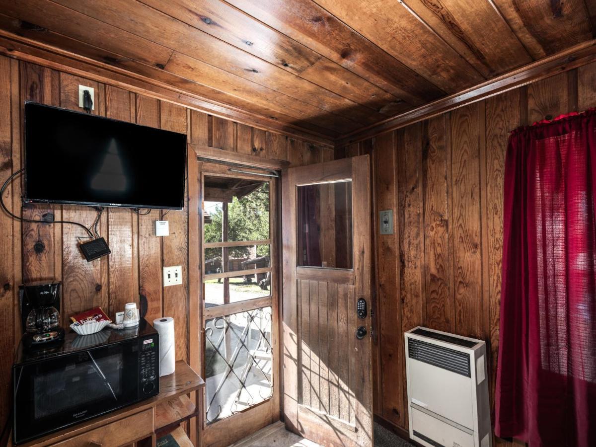 Apache Village Cabinette 15, Queen Bed, Midtown, Sleeps 2 Ruidoso Extérieur photo