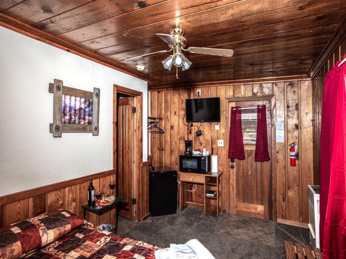 Apache Village Cabinette 15, Queen Bed, Midtown, Sleeps 2 Ruidoso Extérieur photo